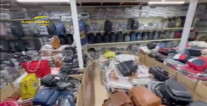 Lotta alla contraffazione in provincia di Palermo: sequestrati oltre 4000 capi di grandi marchi VIDEO
