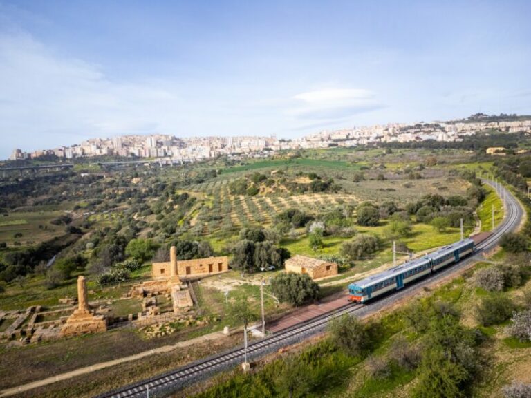 Sagra del Mandorlo in Fiore tornano i treni storici tra Agrigento, Valle dei Templi e Porto Empedocle