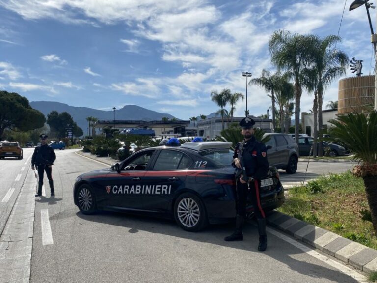 Otto arrestati e tre interdetti dai pubblici uffici per corruzione in provincia di Palermo: misure eseguite in vari comuni della Sicilia occidentale