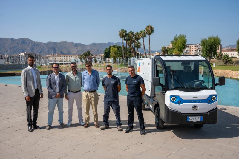 Himeralive.it -Nuovo mezzo per la raccolta dei rifiuti al molo trapezoidale